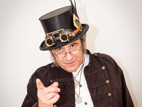 Ninian – Die Close-Up Lounge