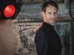 Yann Yuro – SHOW DOWN